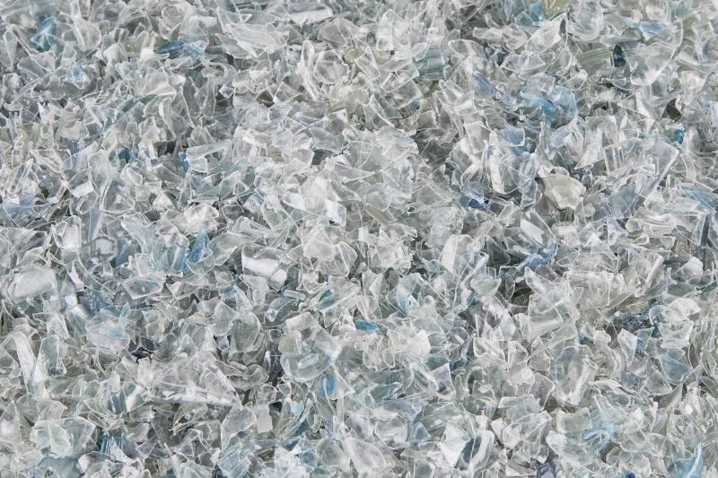 Clear PET flakes